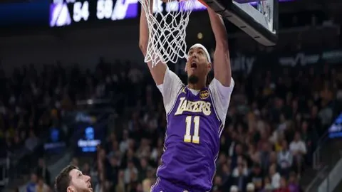 活塞五连败，湖人能否借机逆袭？六战五胜，悬念再起！_

这个改写版本增加了悬念和紧张感，同时保留了原标题的核心信息。